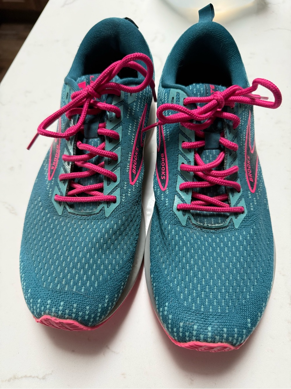 Brooks Women's Teal Athletic Shoes with Pink Laces